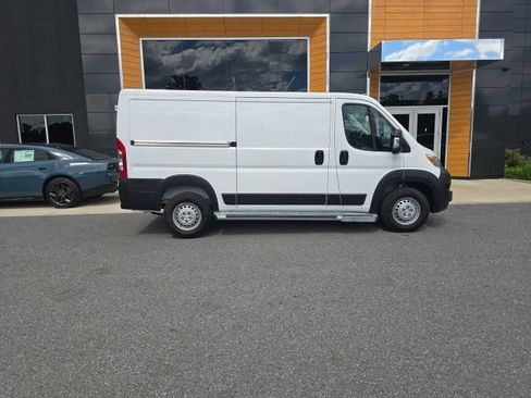 Used 2025 RAM ProMaster 2500 w/ U-Haul Equipment Group FWD image 7