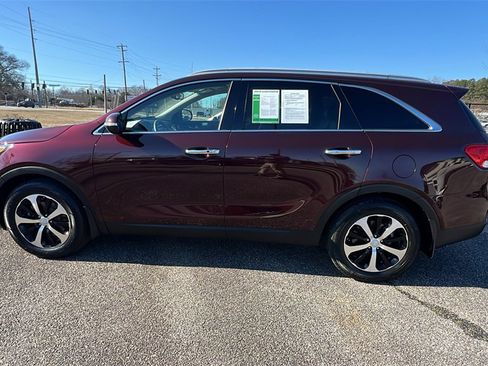 Used 2017 Kia Sorento EX image 8
