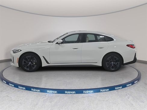 Used 2023 BMW i4 eDrive35 image 9