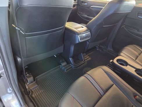 Used 2019 Toyota Highlander SE AWD/4WD image 20