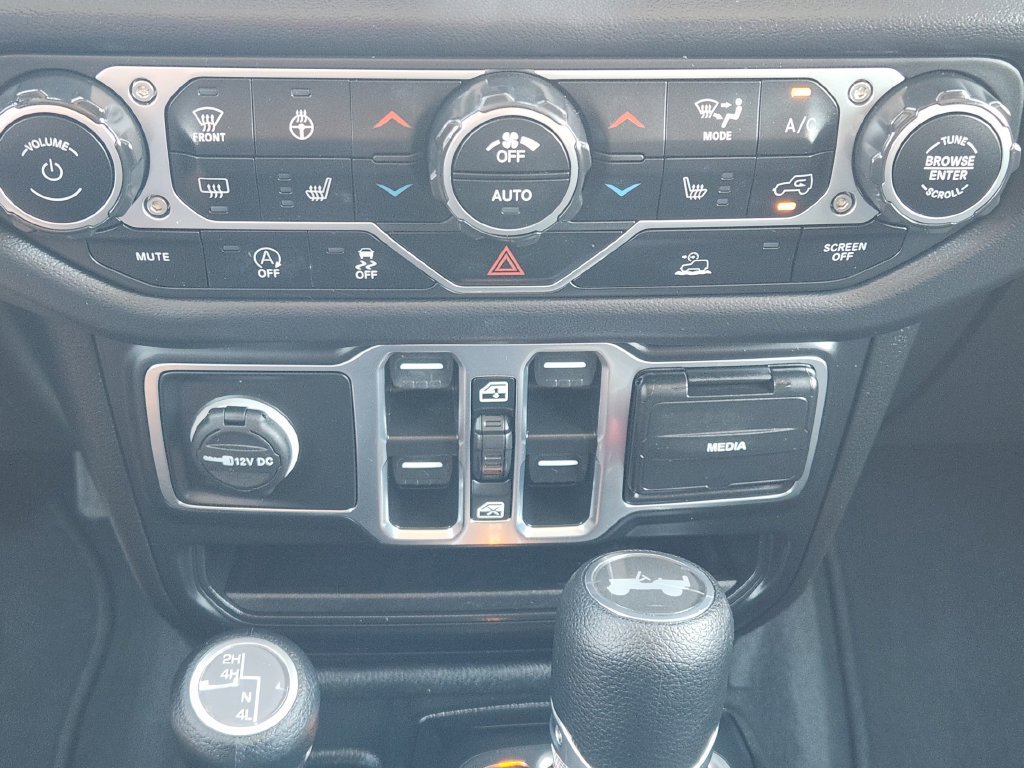 Used 2025 Jeep Wrangler Unlimited Sahara AWD/4WD image 19