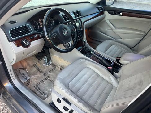 Used 2013 Volkswagen Passat TDI SEL Premium image 11