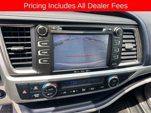 Used 2019 Toyota Highlander XLE FWD image 13