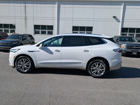 Used 2023 Buick Enclave Essence w/ Experience Buick Package image 2