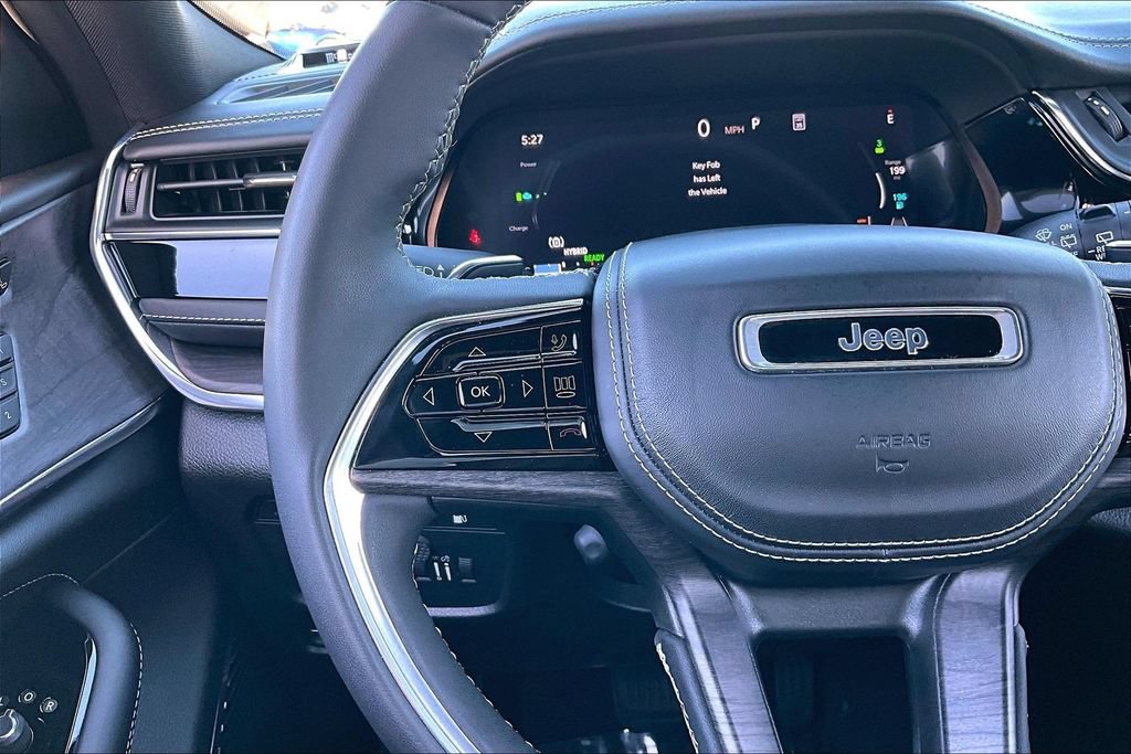 Used 2023 Jeep Grand Cherokee Overland w/ Luxury Tech Group IV AWD/4WD image 11