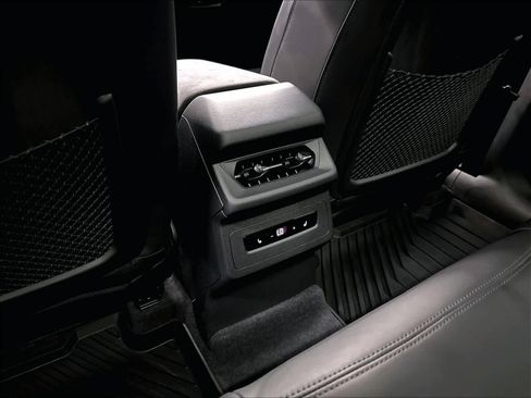 Certified 2025 Audi SQ6 e-tron Prestige w/ Black Edition One AWD/4WD image 34