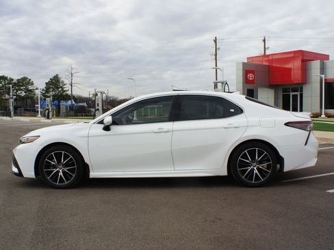 Used 2023 Toyota Camry SE image 13