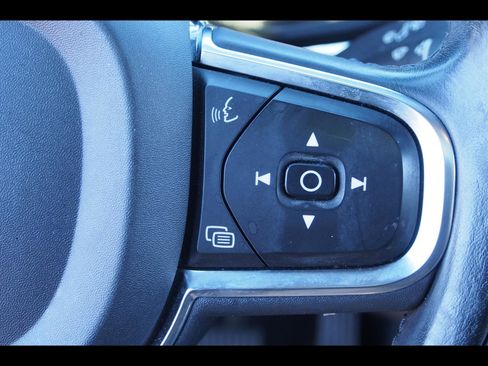 Used 2019 Volvo XC60 T6 Momentum w/ Premium Package image 25