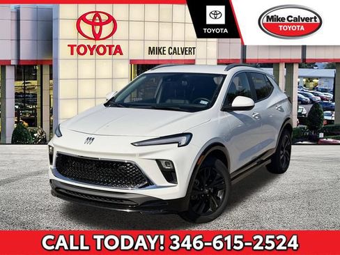 Used 2024 Buick Encore GX Sport Touring FWD image 1