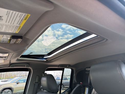 Used 2015 Nissan Frontier SL w/ Moonroof Package image 24