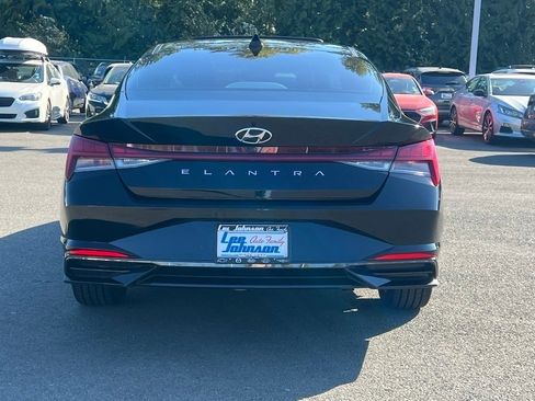 Used 2022 Hyundai Elantra SEL w/ Convenience + Premium Package image 6