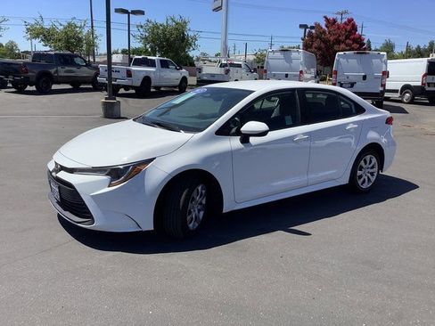 Used 2023 Toyota Corolla LE image 5