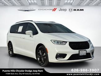 Used 2022 Chrysler Pacifica Touring-L w/ S Appearance Package image 1