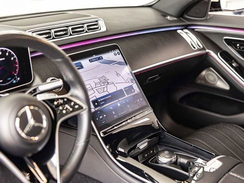 Used 2022 Mercedes-Benz S 500 4MATIC w/ AMG Line Package image 22