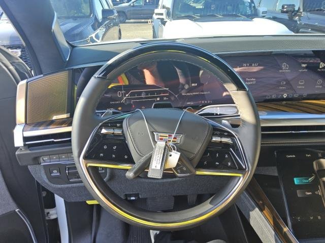 Used 2026 Cadillac Escalade ESV Platinum Sport w/ LPO, ONYX Package AWD/4WD image 5
