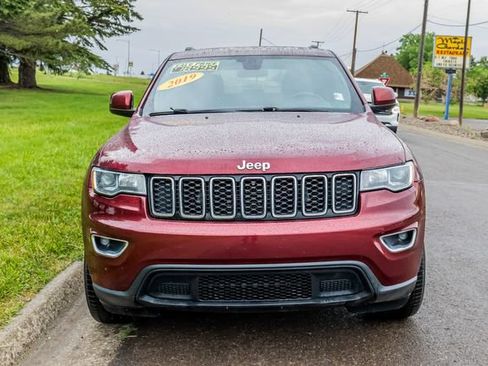 Used 2019 Jeep Grand Cherokee Laredo AWD/4WD image 2