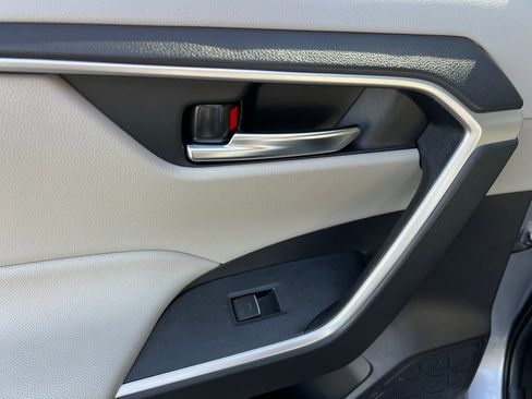 Used 2022 Toyota RAV4 XLE Premium image 42