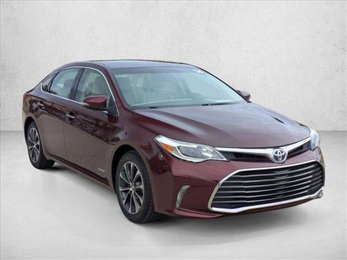 Used 2016 Toyota Avalon XLE Premium image 3