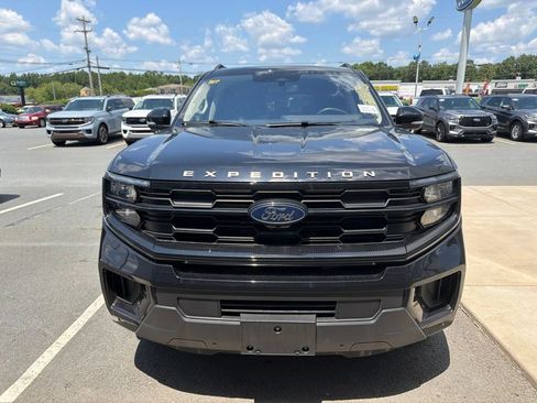 Used 2025 Ford Expedition Max Active AWD/4WD image 2