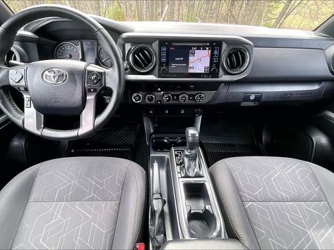 Certified 2017 Toyota Tacoma TRD Off-Road w/ Tow Package (A/T) AWD/4WD image 14