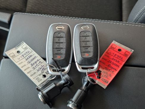 Used 2026 Nissan Rogue SV FWD image 33