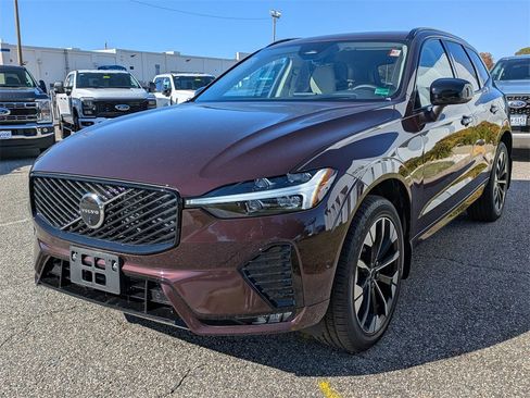 New 2026 Volvo XC60 B5 Ultra w/ Climate Package image 8