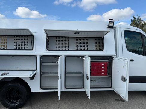Used 2019 Freightliner Sprinter 3500 w/ Premium Package RWD image 16