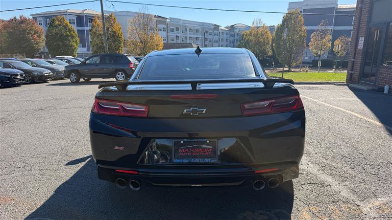 Used 2017 Chevrolet Camaro SS Coupe w/ 2SS RWD image 12