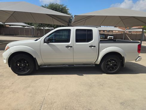 Certified 2021 Nissan Frontier SV w/ Midnight Edition Floor Mats RWD image 6