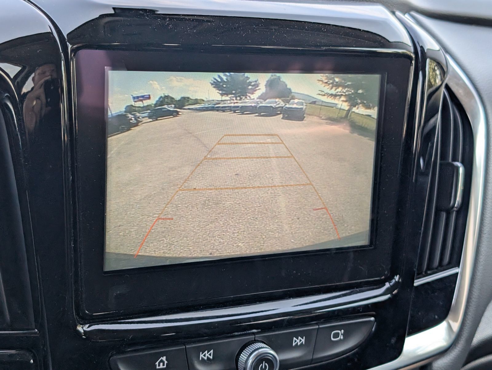 Used 2018 Chevrolet Traverse LT FWD image 8