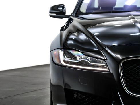 Used 2020 Jaguar XF Prestige image 13