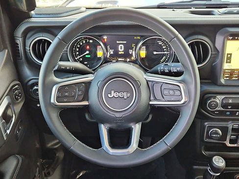 Used 2023 Jeep Wrangler Sahara image 21