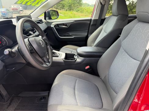 Used 2022 Toyota RAV4 XLE FWD image 15