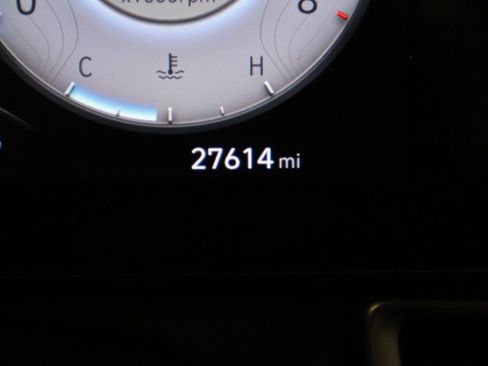 Certified 2023 Hyundai Elantra Limited w/ Preferred Accessory Package image 36