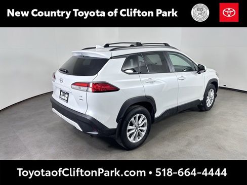 Used 2022 Toyota Corolla Cross LE image 3