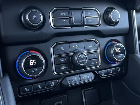 Used 2023 Chevrolet Suburban Premier image 20