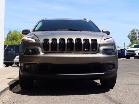 Used 2017 Jeep Cherokee Latitude w/ Comfort/Convenience Group image 17