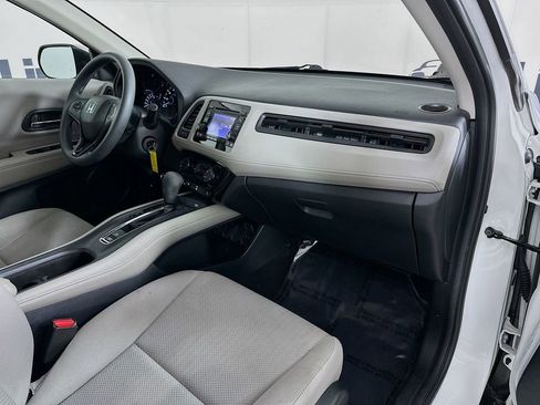 Used 2018 Honda HR-V LX image 32