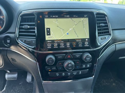 Used 2020 Jeep Grand Cherokee Limited AWD/4WD image 13