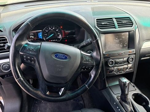 Used 2016 Ford Explorer XLT w/ Equipment Group 202A image 4