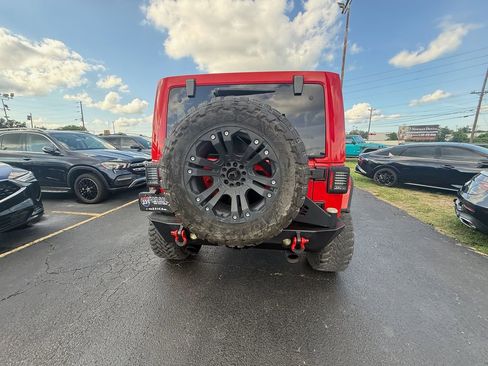 Used 2015 Jeep Wrangler Unlimited Rubicon w/ Dual Top Group AWD/4WD image 4