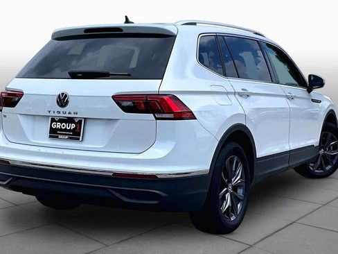 Used 2023 Volkswagen Tiguan SE w/ Panoramic Sunroof Package FWD image 12