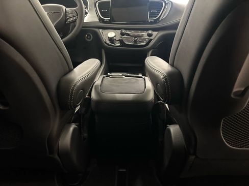 New 2026 Chrysler Pacifica Limited w/ S Appearance Package image 18