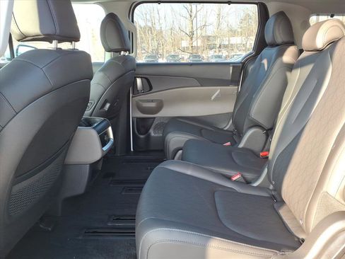 New 2026 Kia Carnival EX image 7