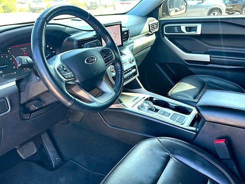 Used 2021 Ford Explorer XLT w/ Equipment Group 202A image 12