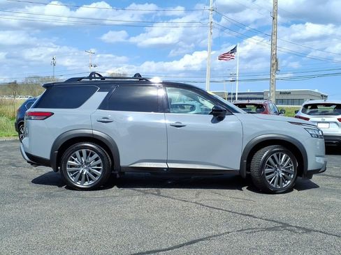 Certified 2024 Nissan Pathfinder SL w/ SL Premium Package AWD/4WD image 2