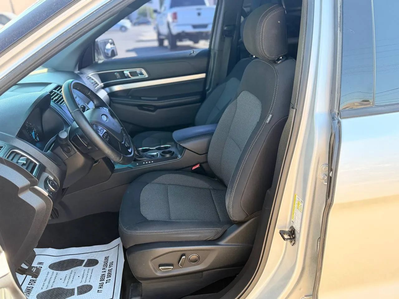 Used 2017 Ford Explorer XLT FWD image 27