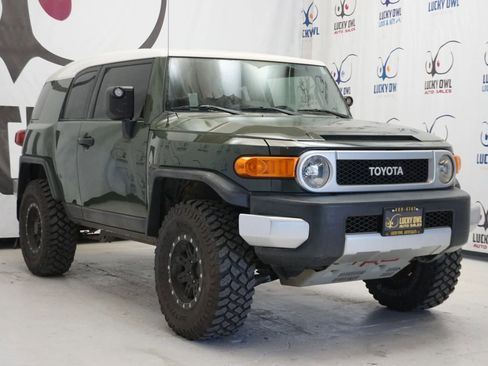 Used 2013 Toyota FJ Cruiser 4WD image 3