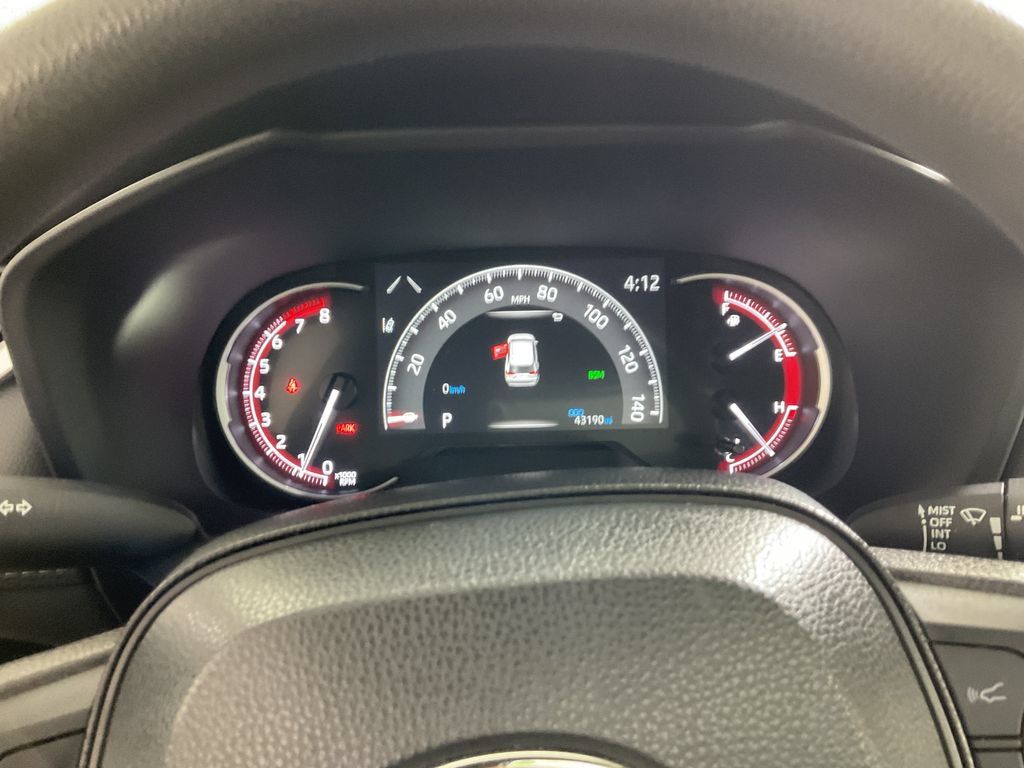 Used 2025 Toyota RAV4 XLE FWD image 30