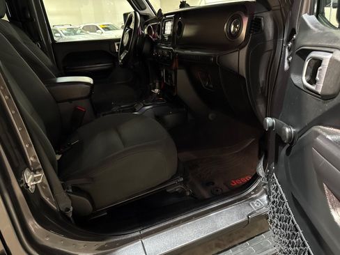 Used 2018 Jeep Wrangler Unlimited Sport AWD/4WD image 10